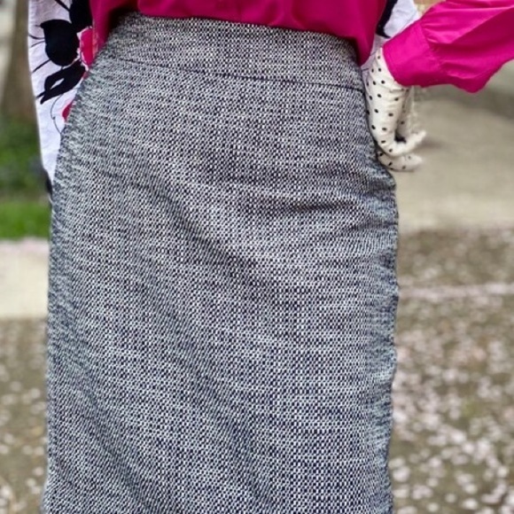Ann Taylor Loft Black & White Pencil Skirt Size 8 - Picture 9 of 11